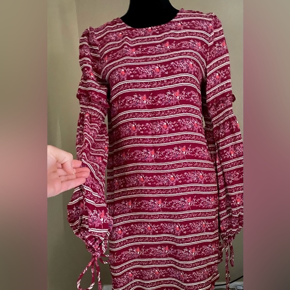Tularosa Dresses & Skirts - TulaRosa dress sz sm- maroon/burgandy w/flowers purchased at Revolve Clothing
